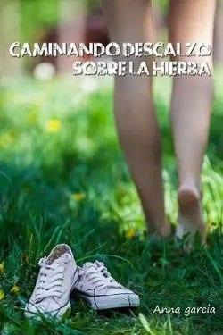 Caminando  Descalzo  Sobre  la  Hierba  